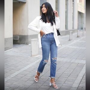 Abercrombie & Fitch The Ankle Straight Ultra High Rise; 2 Short; Distressed